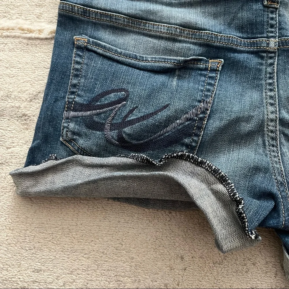 Like 🆕 Express distressed jean 2.5” inseam cuffed shorts